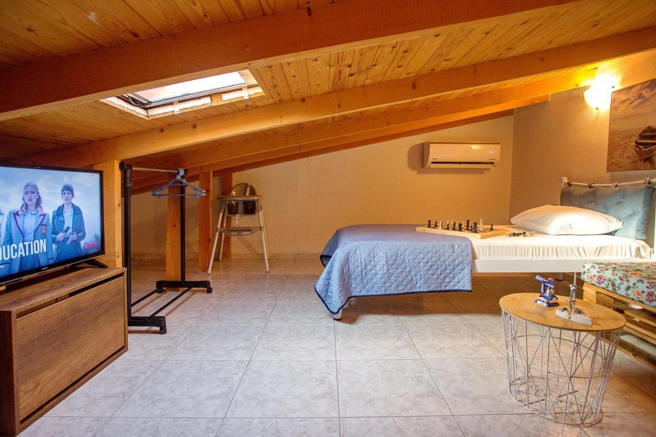Holiday House Ioanna 2 - Loft Néa Péramos Dış mekan fotoğraf