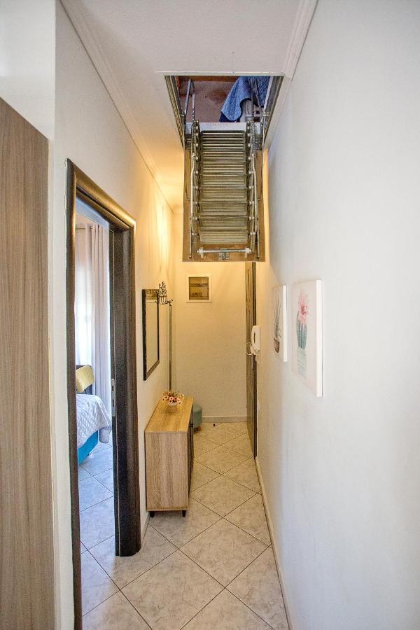Holiday House Ioanna 2 - Loft Néa Péramos Dış mekan fotoğraf